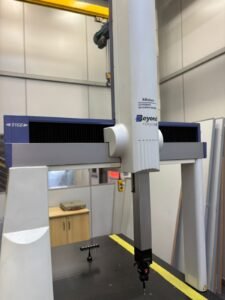 MÁQUINA DE MEDIÇÃO TRIDIMENSIONAL MITUTOYO BEYOND-CRYSTA C 9168 CNC