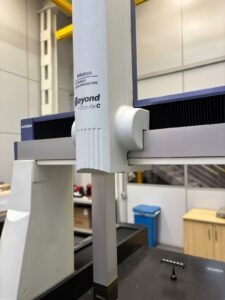 MÁQUINA DE MEDIÇÃO TRIDIMENSIONAL MITUTOYO BEYOND-CRYSTA C 9168 CNC